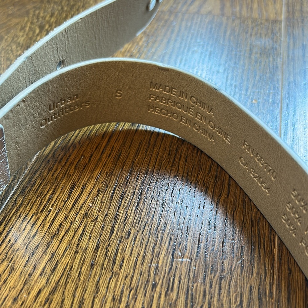 Urban Outfitters Silver Metallic Western Vegan Leather Belt - Picture 2 of 4